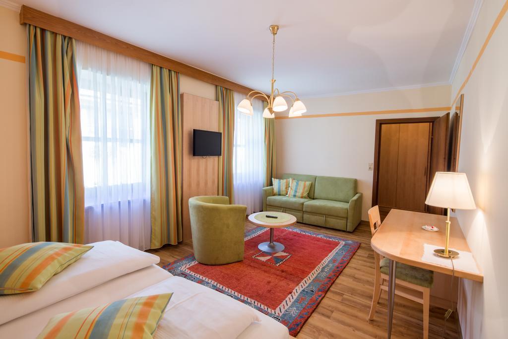 Gasthof-Restaurant Kollar Goebl ドイチュランツベルク 部屋 写真